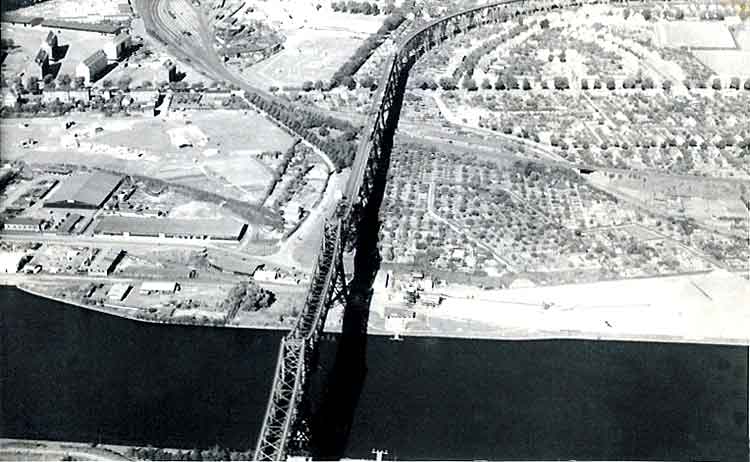 98sqnpic072.jpg, 41695 bytes